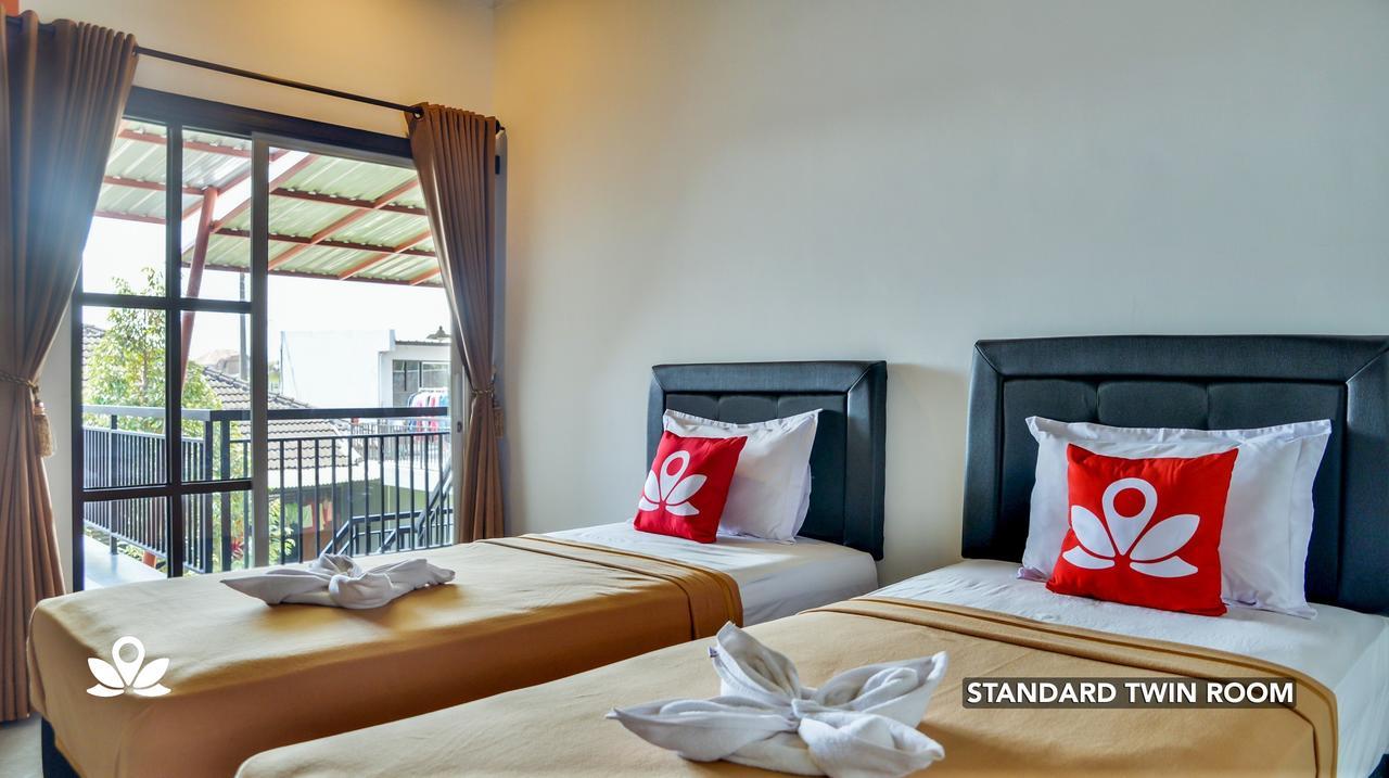 Ndalem Sorogenen Guesthouse Γιογκιακάρτα Εξωτερικό φωτογραφία