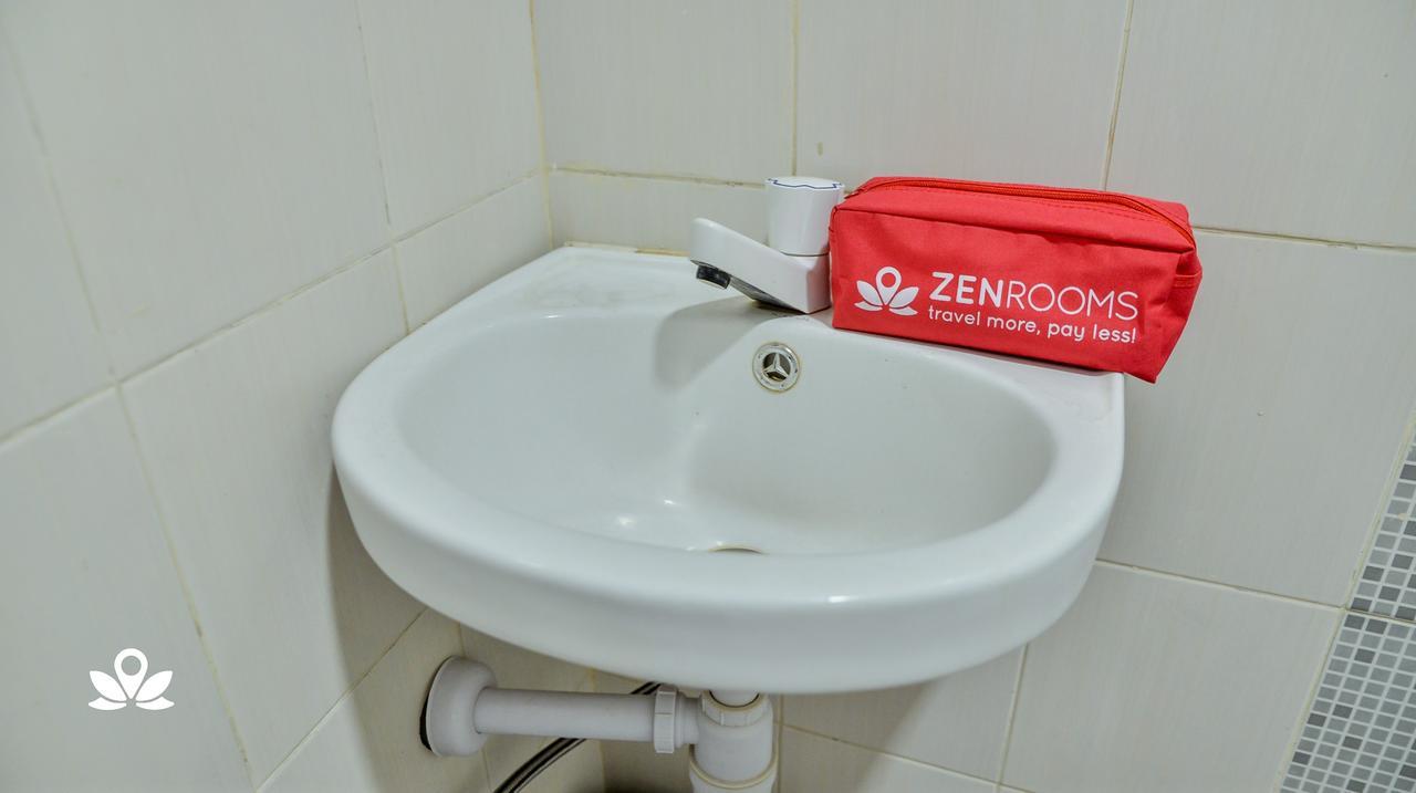 Ndalem Sorogenen Guesthouse Γιογκιακάρτα Εξωτερικό φωτογραφία